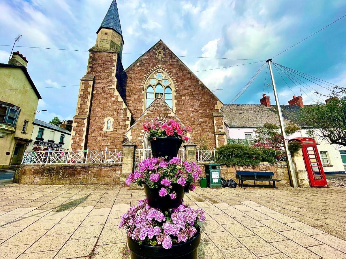 Penderi House Usk With Cymru Holidays Exterior photo